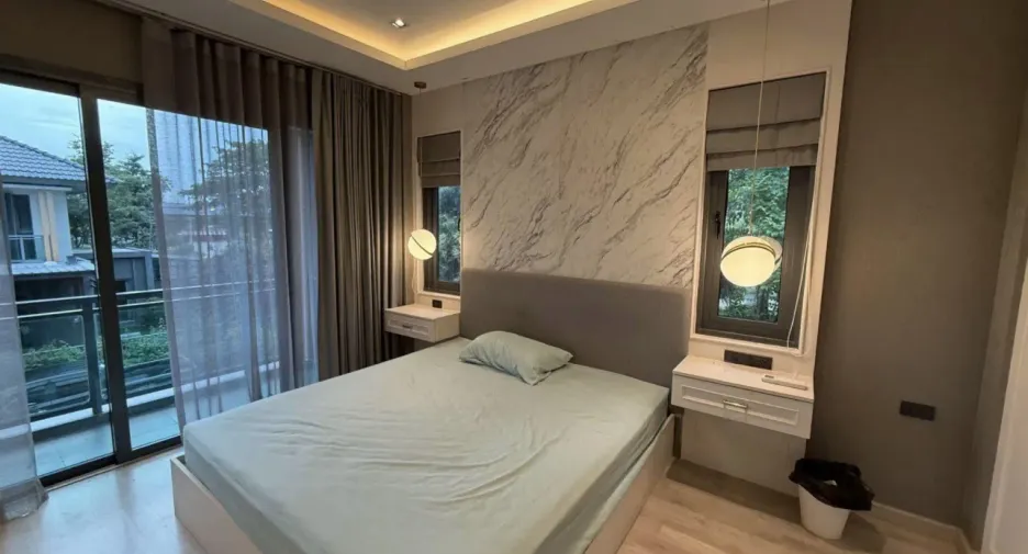 Casa en alquiler de 4 habitaciones en Bang Lamung, Chonburi
