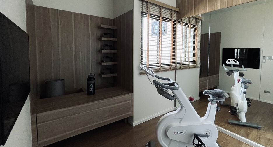 For sale 3 bedrooms townhouse in Wang Thonglang, Bangkok