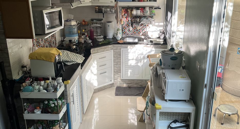 For rent and for sale 4 bedrooms townhouse in Mueang Nonthaburi, Nonthaburi