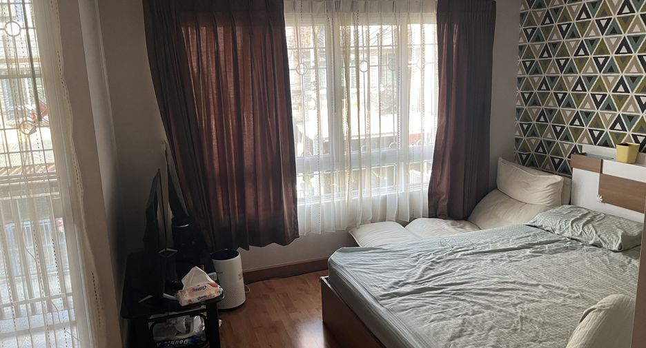 For rent and for sale 4 bedrooms townhouse in Mueang Nonthaburi, Nonthaburi