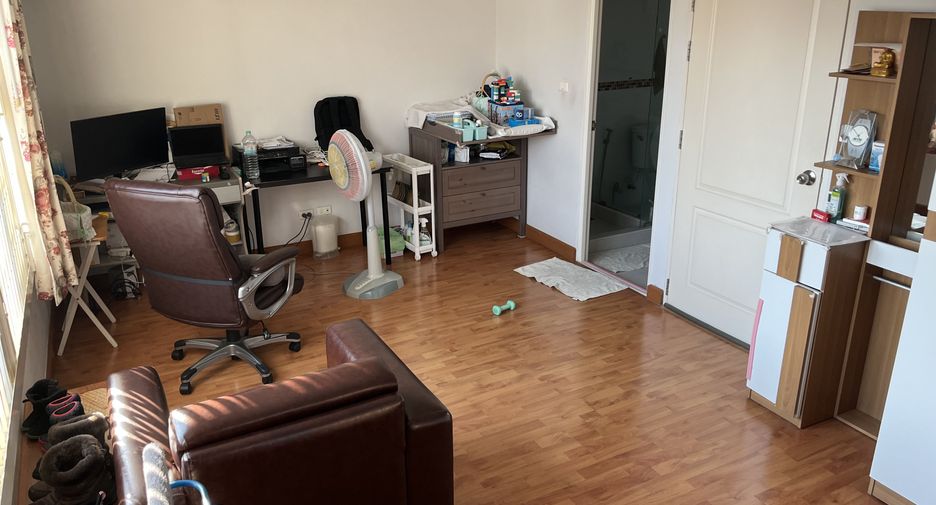 For rent and for sale 4 bedrooms townhouse in Mueang Nonthaburi, Nonthaburi