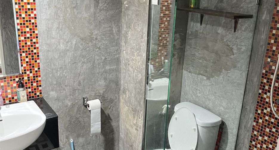 For rent and for sale 4 bedrooms townhouse in Mueang Nonthaburi, Nonthaburi