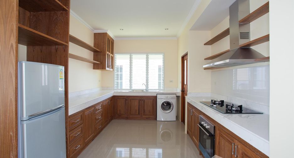 For rent 3 bedrooms villa in Mueang Phuket, Phuket