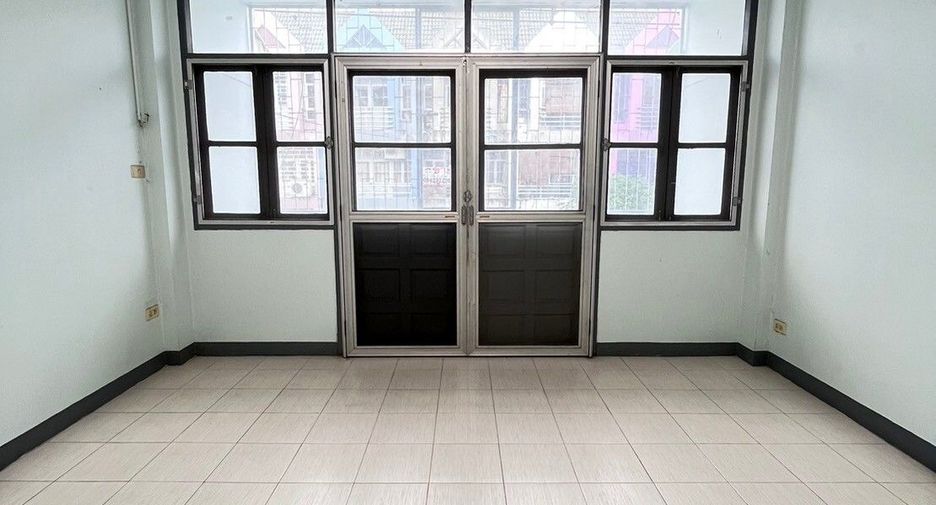 For sale 5 bedrooms townhouse in Min Buri, Bangkok