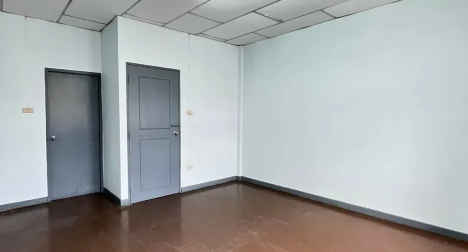For sale 5 bedrooms townhouse in Min Buri, Bangkok