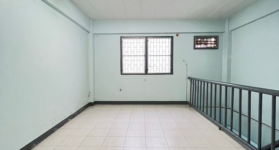 For sale 5 bedrooms townhouse in Min Buri, Bangkok