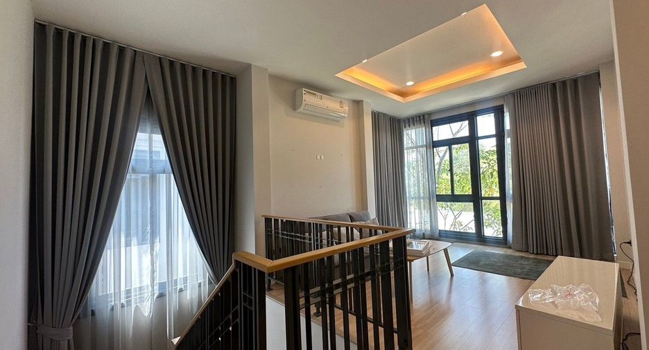 Casa en alquiler de 3 habitaciones en Bang Lamung, Chonburi