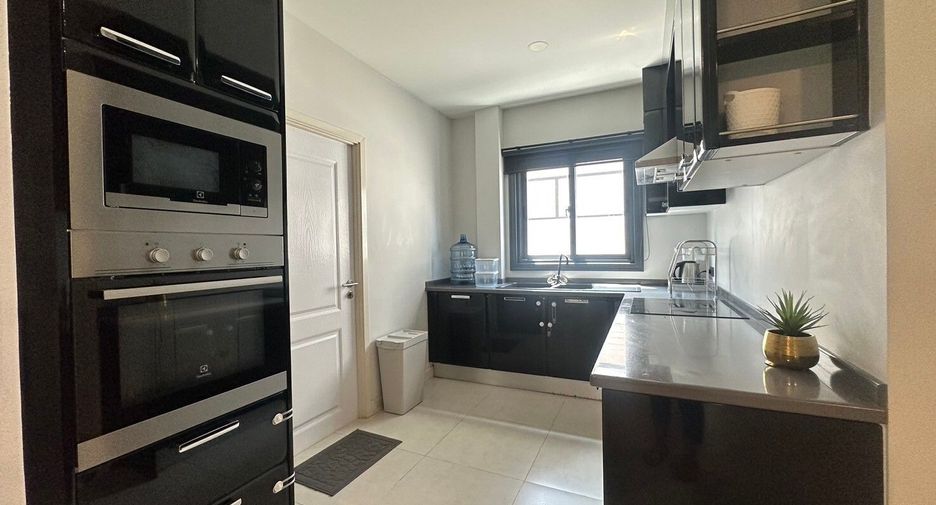 Casa en alquiler de 3 habitaciones en Bang Lamung, Chonburi