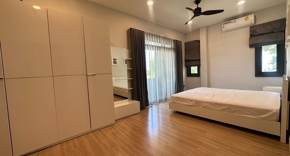 Casa en alquiler de 3 habitaciones en Bang Lamung, Chonburi
