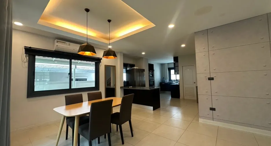 Casa en alquiler de 3 habitaciones en Bang Lamung, Chonburi