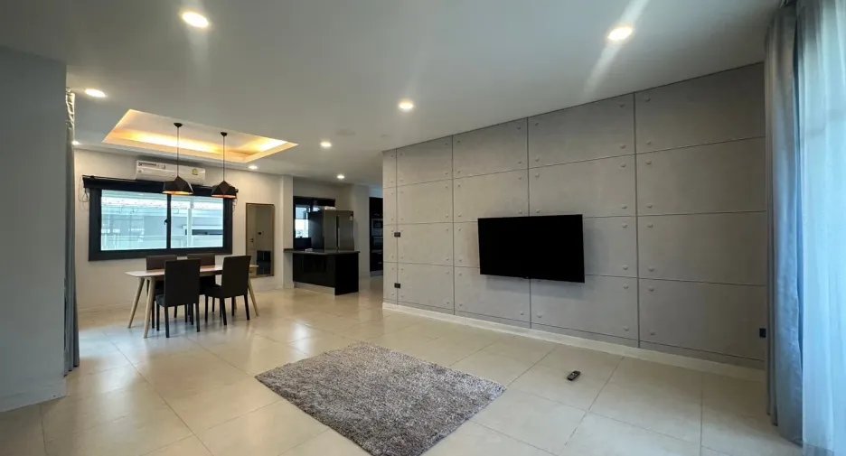Casa en alquiler de 3 habitaciones en Bang Lamung, Chonburi