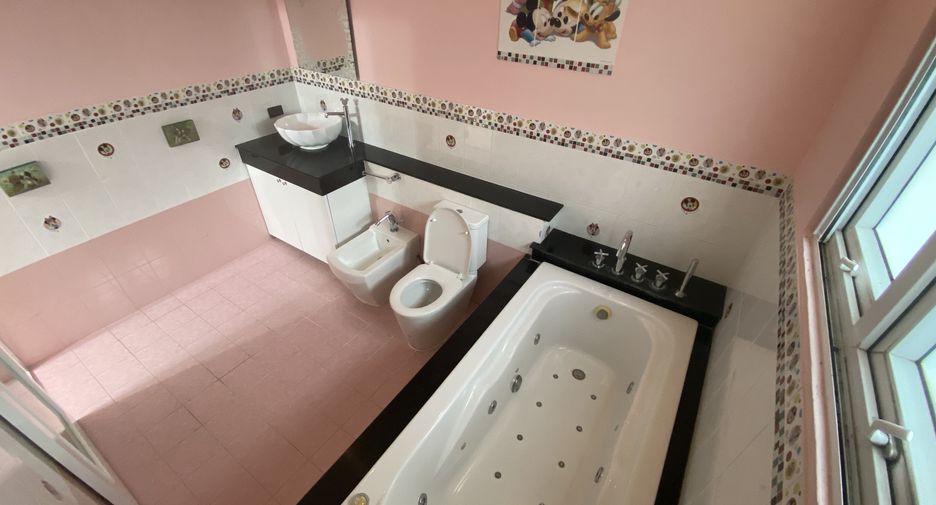 Villa zum Kauf mit 5 Zimmer in Kathu, Phuket