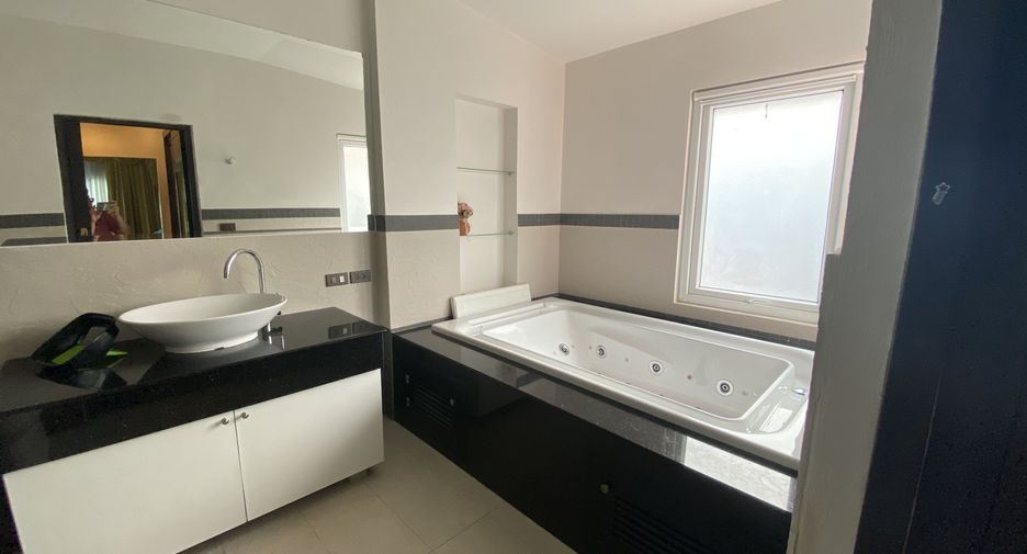 For sale 5 bedrooms villa in Kathu, Phuket