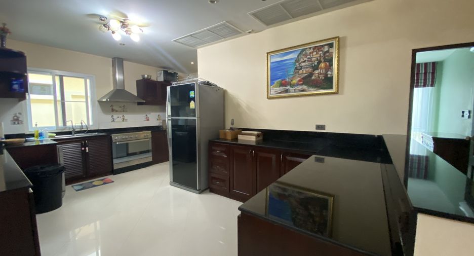 For sale 5 bedrooms villa in Kathu, Phuket