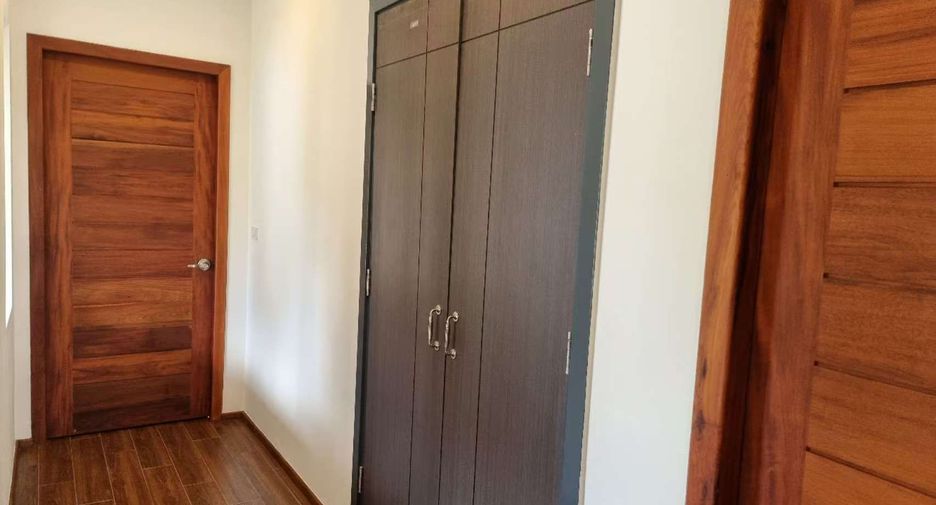 For rent 4 bedrooms villa in Bang Lamung, Chonburi