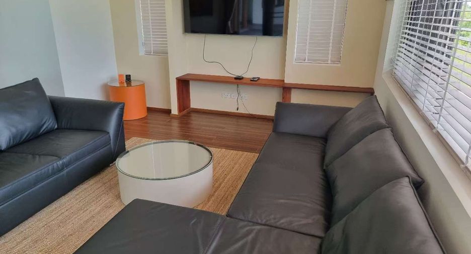 For rent 4 bedrooms villa in Bang Lamung, Chonburi