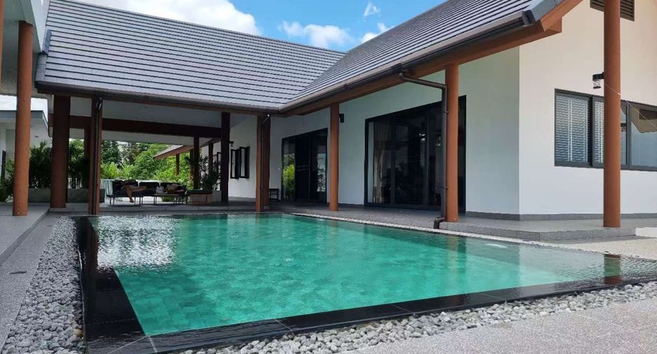 For rent 4 bedrooms villa in Bang Lamung, Chonburi