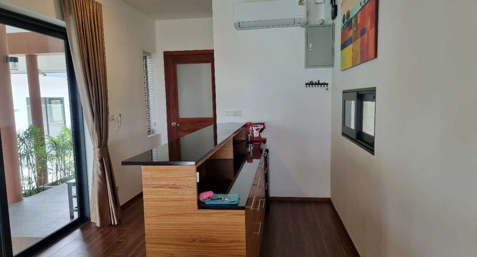 For rent 4 bedrooms villa in Bang Lamung, Chonburi