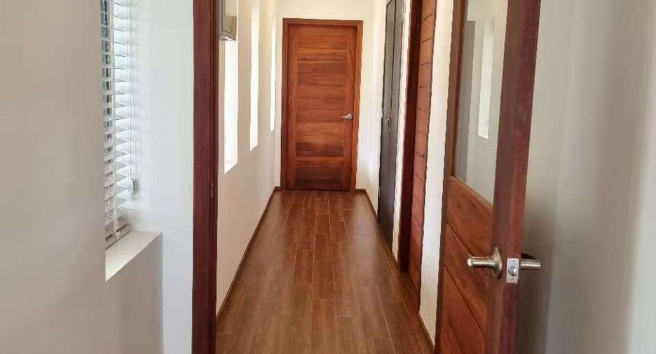 For rent 4 bedrooms villa in Bang Lamung, Chonburi