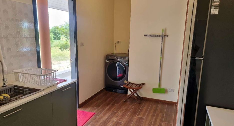 For rent 4 bedrooms villa in Bang Lamung, Chonburi