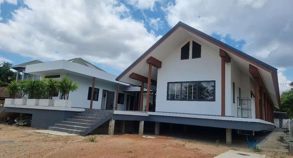 For rent 4 bedrooms villa in Bang Lamung, Chonburi