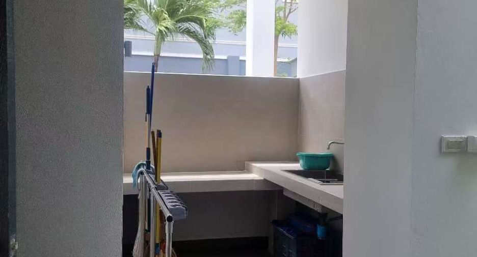 For rent 4 bedrooms villa in Bang Lamung, Chonburi