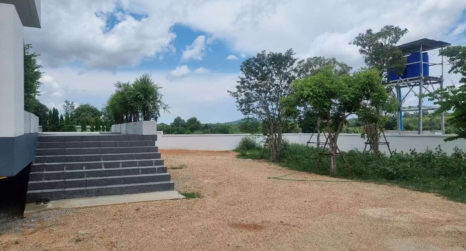 For rent 4 bedrooms villa in Bang Lamung, Chonburi