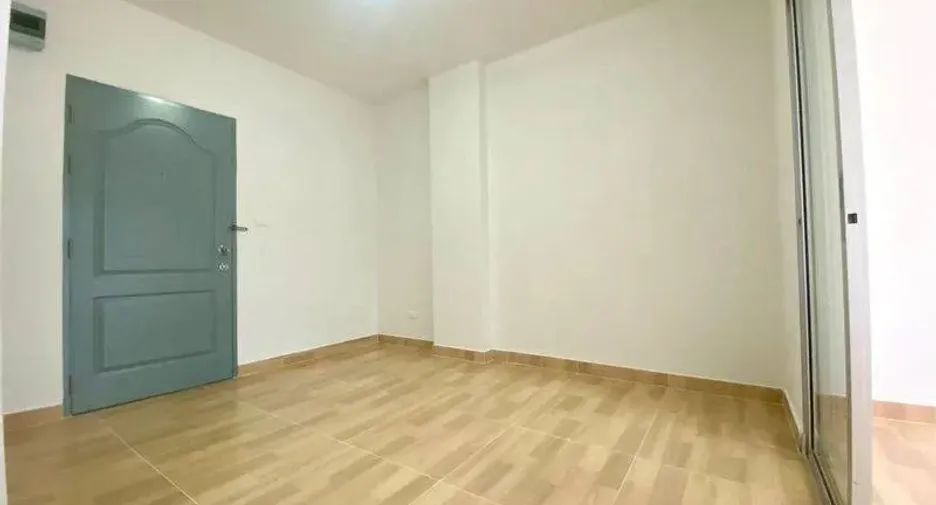 For sale 1 bed condo in Lam Luk Ka, Pathum Thani