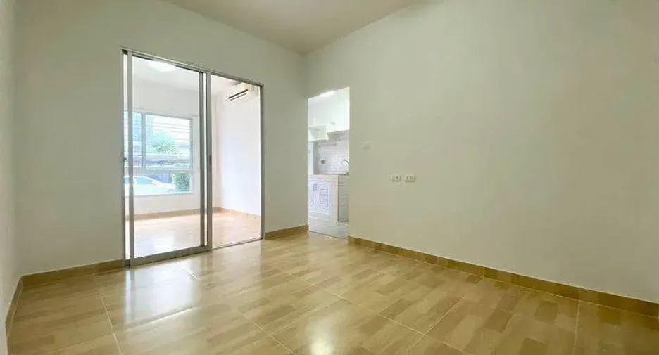 For sale 1 bed condo in Lam Luk Ka, Pathum Thani
