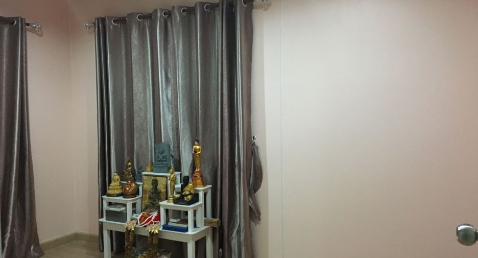 For sale 3 bedrooms townhouse in Prawet, Bangkok