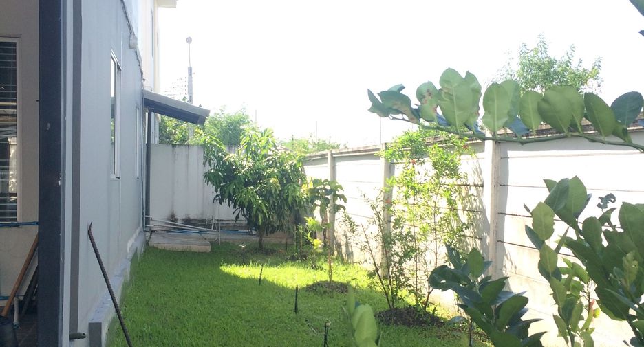 For sale 3 bedrooms townhouse in Prawet, Bangkok