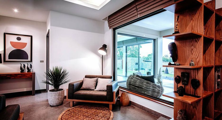 For sale 5 bedrooms villa in Bang Lamung, Chonburi