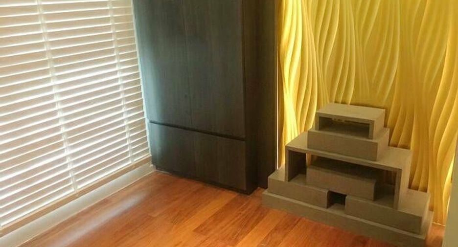 For sale 3 bedrooms house in Taling Chan, Bangkok