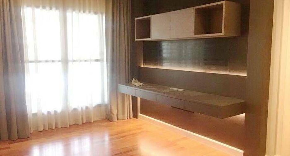 For sale 3 bedrooms house in Taling Chan, Bangkok