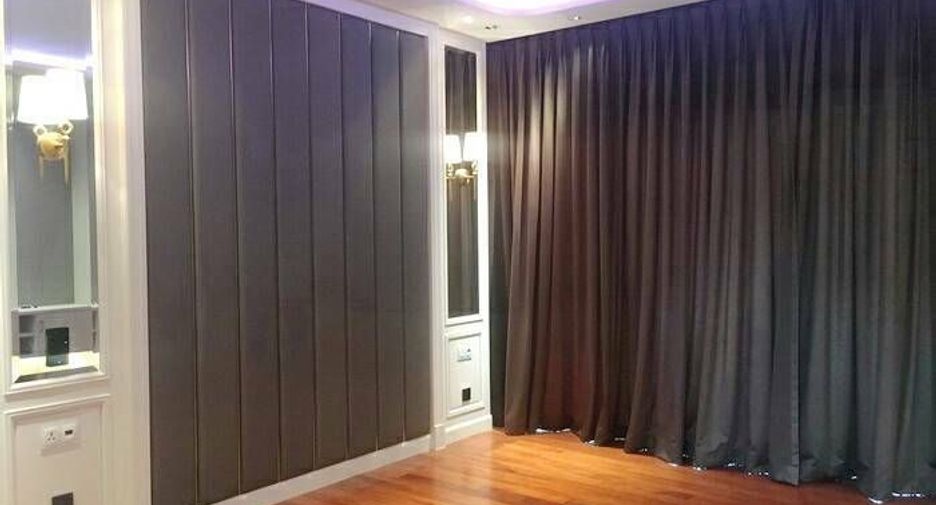 For sale 3 bedrooms house in Taling Chan, Bangkok
