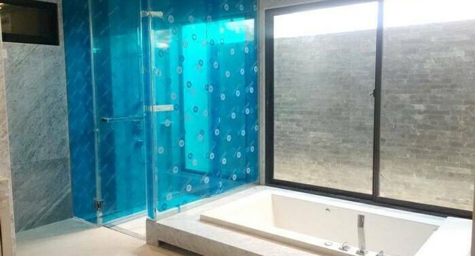 For sale 3 bedrooms house in Taling Chan, Bangkok