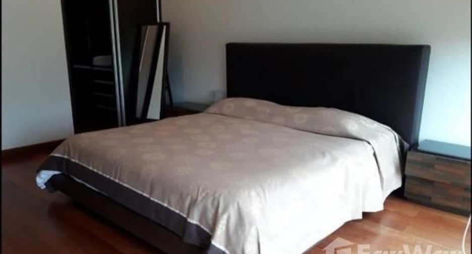 Продажа 4 спальни дом в Саттахип, Чонбури