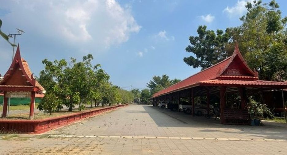 For sale 30 bedrooms hotel in Mueang Samut Songkhram, Samut Songkhram