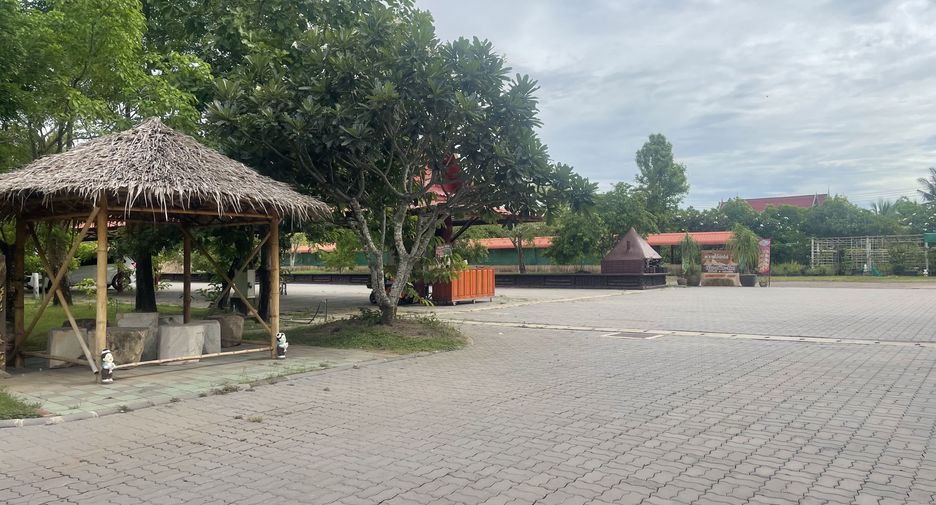 For sale 30 bedrooms hotel in Mueang Samut Songkhram, Samut Songkhram