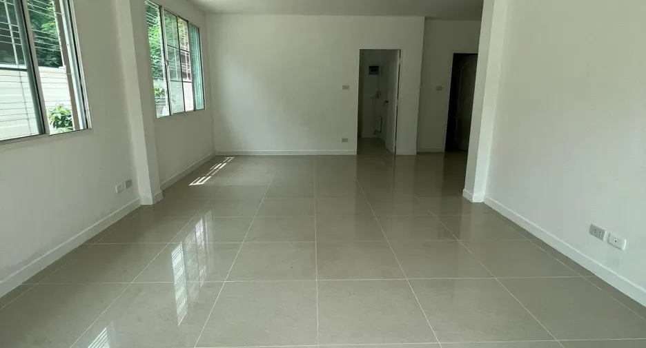 For sale 5 bedrooms house in Phutthamonthon, Nakhon Pathom