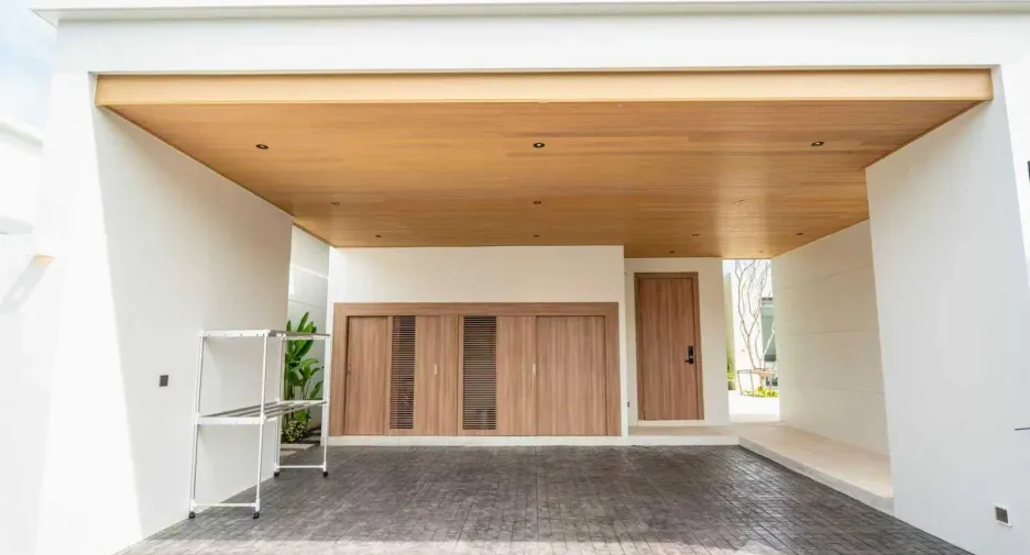 For rent 4 bedrooms villa in Mueang Phuket, Phuket