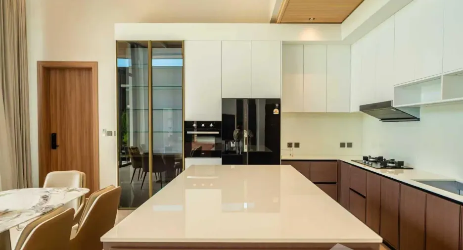 For rent 4 bedrooms villa in Mueang Phuket, Phuket