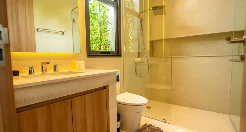 For rent 4 bedrooms villa in Mueang Phuket, Phuket