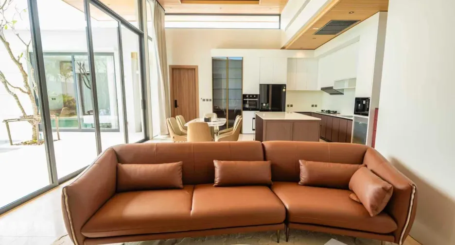 For rent 4 bedrooms villa in Mueang Phuket, Phuket