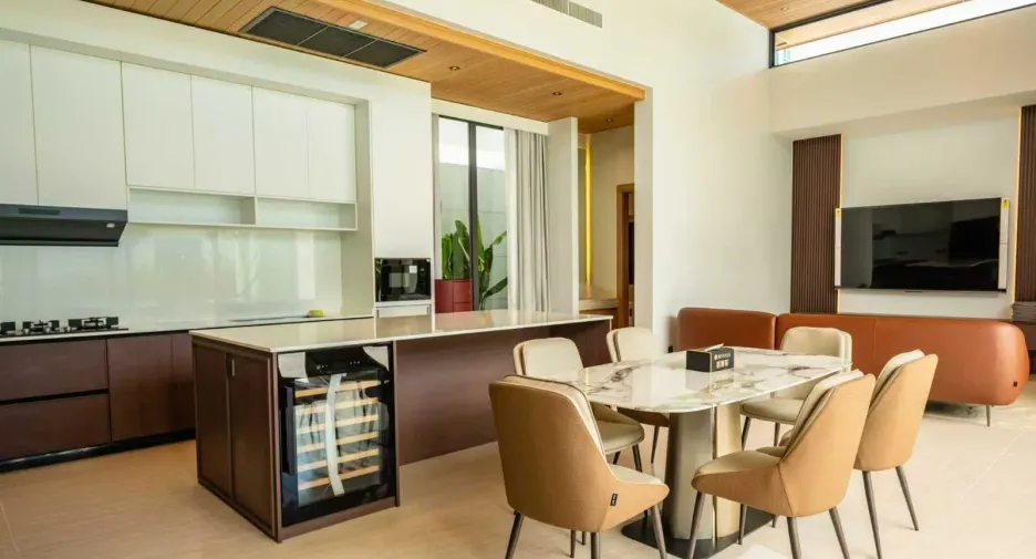 For rent 4 bedrooms villa in Mueang Phuket, Phuket