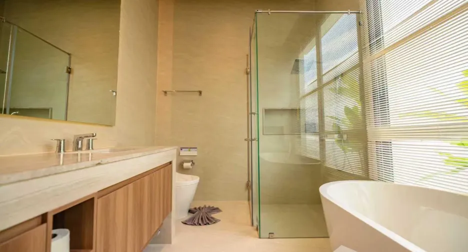 For rent 4 bedrooms villa in Mueang Phuket, Phuket