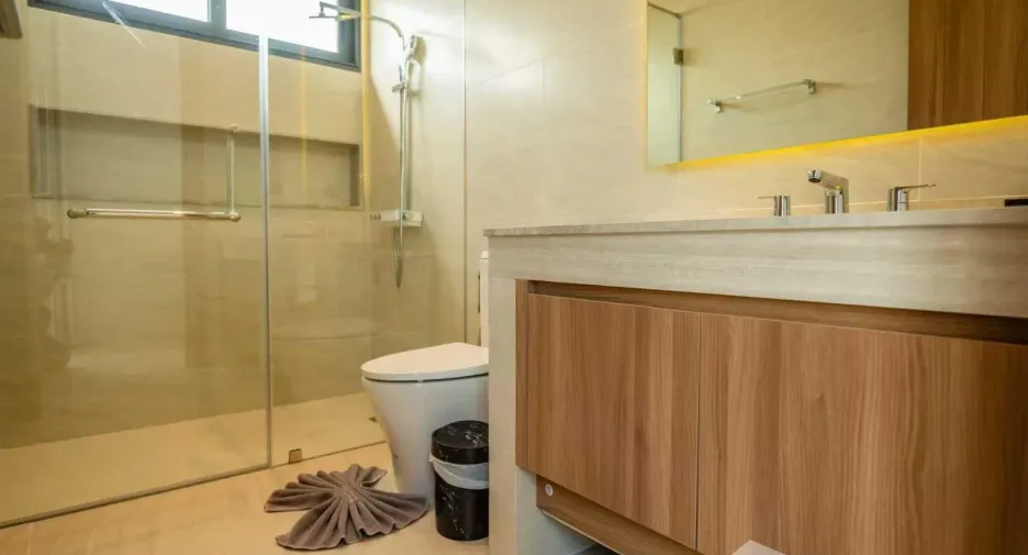 For rent 4 bedrooms villa in Mueang Phuket, Phuket