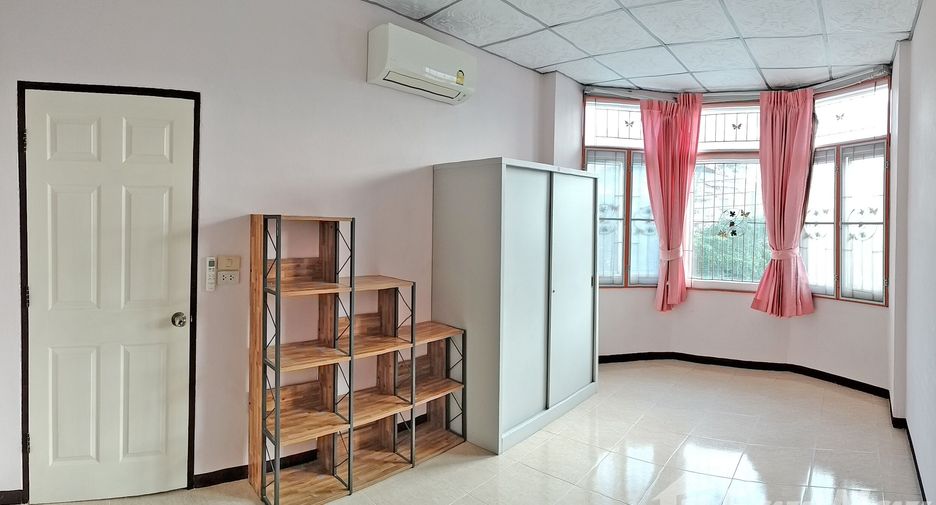 For sale 3 bedrooms townhouse in Phra Samut Chedi, Samut Prakan