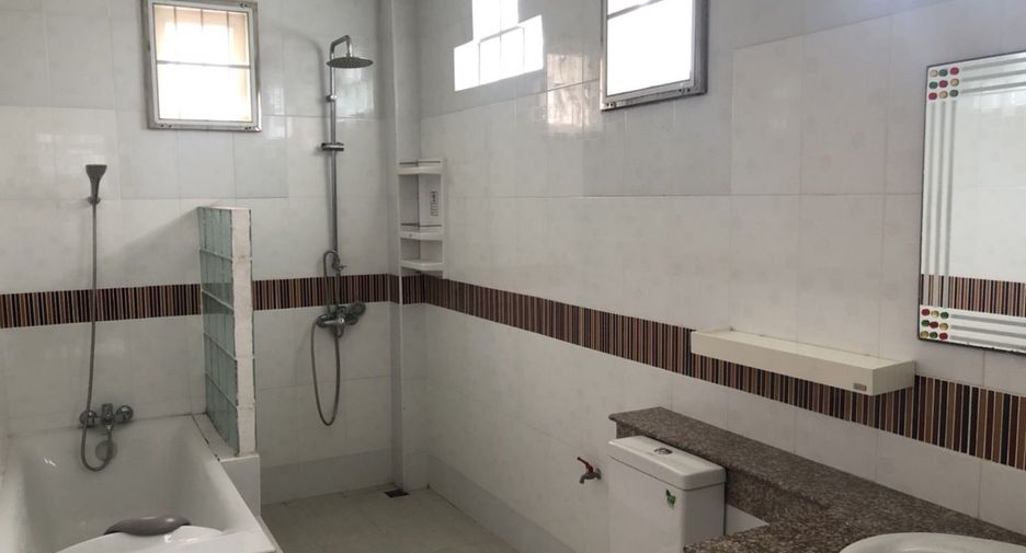 Villa zum Kauf und zur Miete mit 5 Zimmer in Bang Lamung, Chonburi