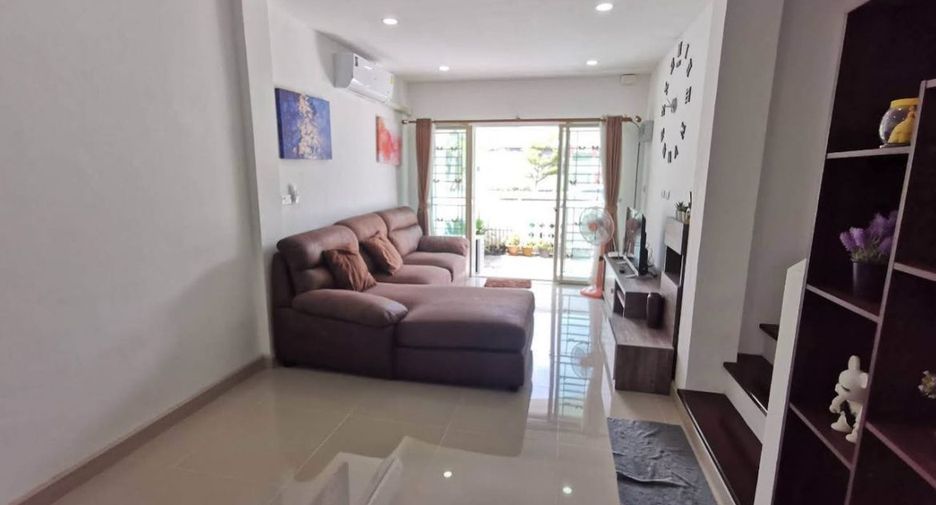 Casa en alquiler de 3 habitaciones en Mueang Phuket, Phuket